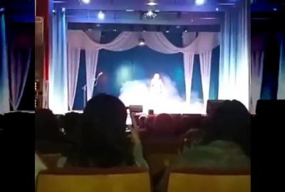 Ünlü şarkıcı sahnede hayatını kaybetti!