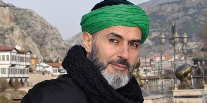 Eski manken, farenin içinden yüzük çıkarıp eşine evlilik teklifi etti!