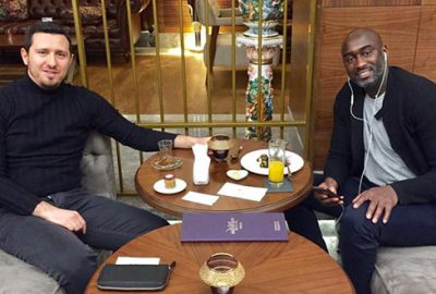 Biri onu gözetliyor