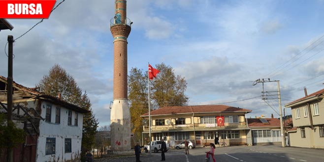 Camisiz minareyi görenler şaşırıyor Camisiz minareyi görenler şaşırıyor