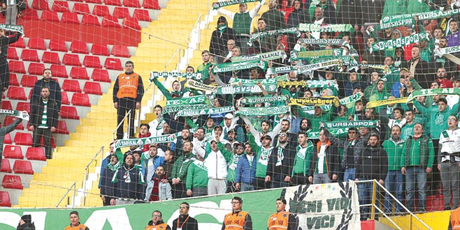 750 taraftar hiç susmadı 750 taraftar hiç susmadı