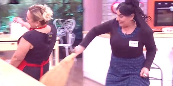 Yarışmada kayınvalideler gelinlere dayak attı