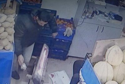 O anlar kamerada! Manav çalışanı uyurken…