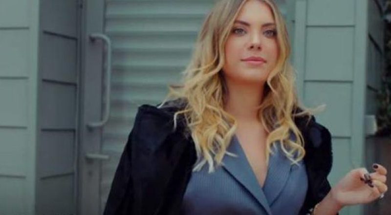 Yasak Elma dizisinde Yıldız karakteriyle çok sevilen Eda Ece'nin her