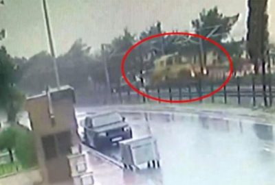 Tren hattındaki korkunç kaza kamerada! Kafa kafaya çarpıştılar