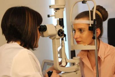 Dr. Ebru Toprak Ün: Bilinçsiz göz makyajı görme kaybına yol açıyor