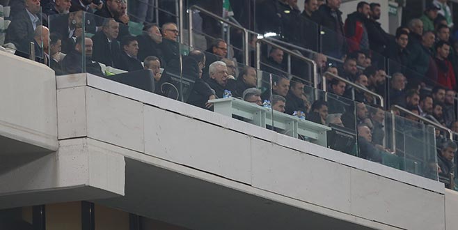 Ali Ay’a büyük tepti Ali Ay’a büyük tepti