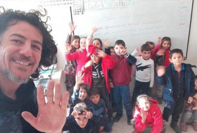 Çok sevdikleri öğretmenlerini göndermek istemediler