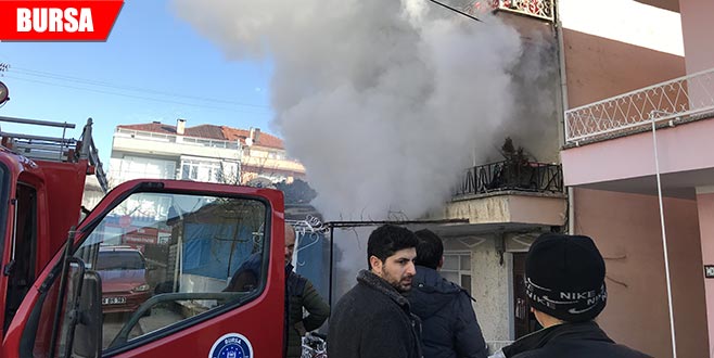 3 katlı binada korkutan yangın 3 katlı binada korkutan yangın
