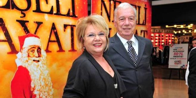 Ünlü oyuncudan rahmetli eşi hakkında şaşırtan açıklama: Bazen arabada onunla konuşuyorum