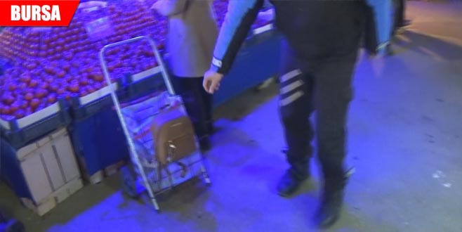 Polis, çantasını aldı… Ruhu bile duymadı Polis, çantasını aldı… Ruhu bile duymadı