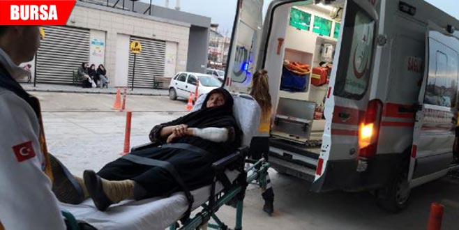 Motorlu testereyle odun keserken, eşini kolundan yaraladı Motorlu testereyle odun keserken, eşini kolundan yaraladı