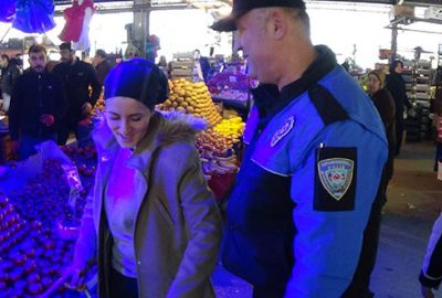 Polis çantasını aldı ruhu bile duymadı