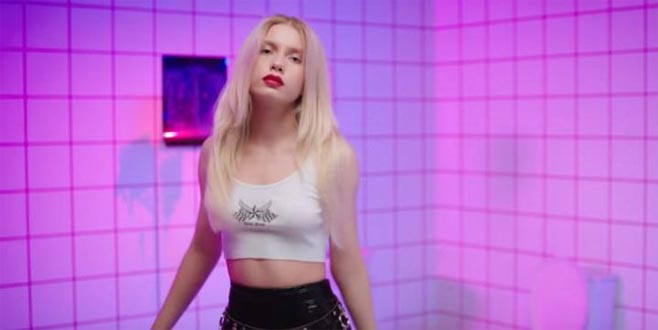 Giydiği transparan kıyafetiyle Bursalılara yürek hoplattı!