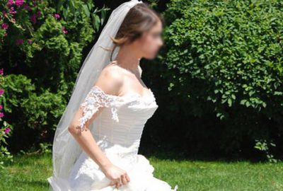 Dizilerde en çok gelinlik giyen ünlü oyuncunun kendi düğününde giydiği gelinliği beğenilmedi!