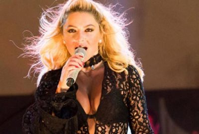 Yürek hoplatan dansıyla mesaj gönderdi!