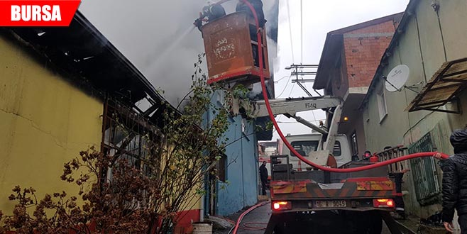 Sobadan çıkan yangın evi kül etti Sobadan çıkan yangın evi kül etti