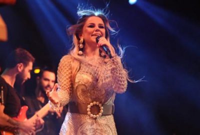 Bursa’da sahne alan ünlü şarkıcı: Edebimle dekolte vermeyi seviyorum!