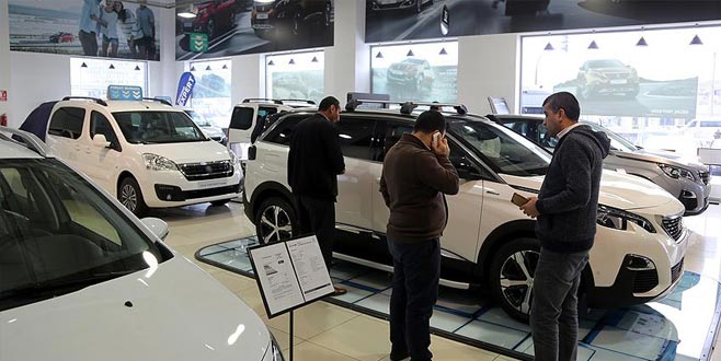 Yüksek faizler otomotive el freni çektirdi