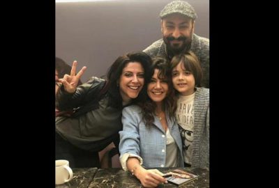 Albümünü imzaladı