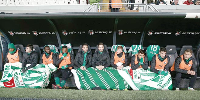 Kulübeye hapsoldu Kulübeye hapsoldu