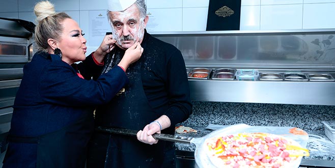 Safiye ve Faik’ten aşk pizzası 