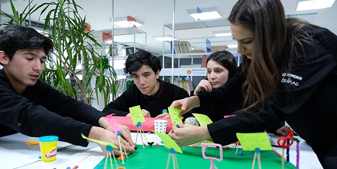 Gençlere ‘Bilim Virüsü’ bulaştı