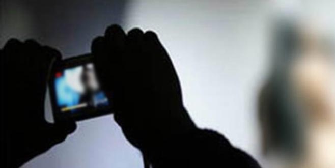 Ünlü mağazada şoke eden olay! Kıyafet deneyen kadının… Ünlü mağazada şoke eden olay! Kıyafet deneyen kadının…