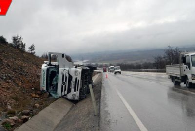 TIR devrildi: 1 yaralı