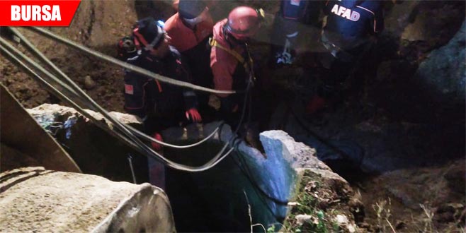 8 metrelik su kuyusuna düşen 400 kiloluk inek böyle kurtarıldı