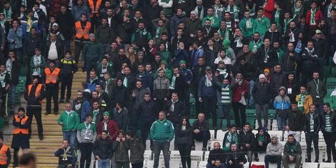 Taraftar dışarıda kaldı Taraftar dışarıda kaldı