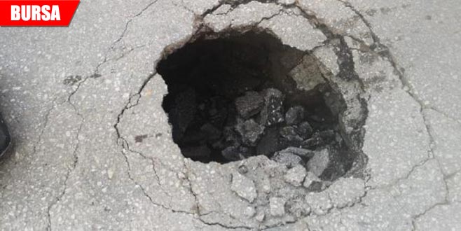 Çöken asfalt paniğe yol açtı