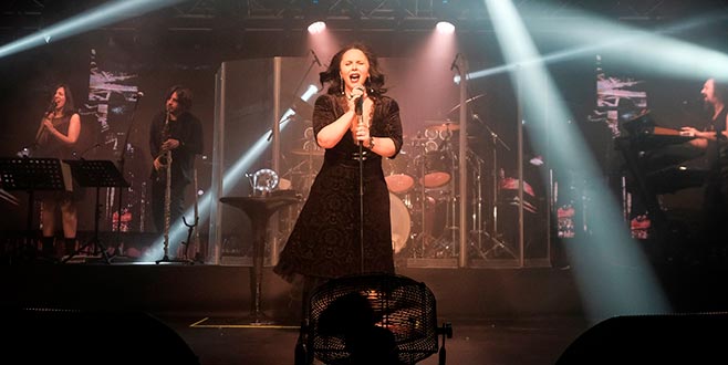 Sahnede Şebnem fırtınası