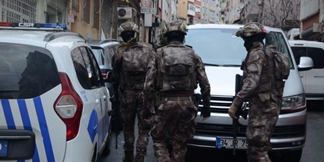 ‘Arap Emrah’ gecekonduda yakalandı ‘Arap Emrah’ gecekonduda yakalandı