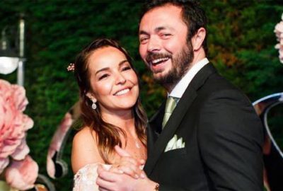 Ünlü şarkıcı hamile olduğunu açıkladı