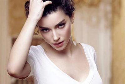 Merve Boluğur’dan havuz keyfi!