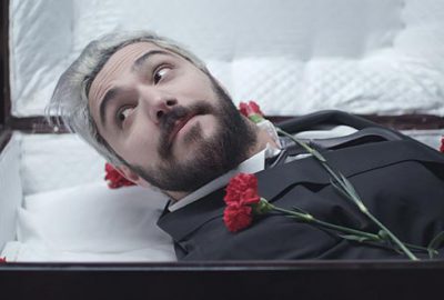 Ölmeden tabuta girdi!