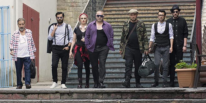 Vizyon tarihini geri çektiler