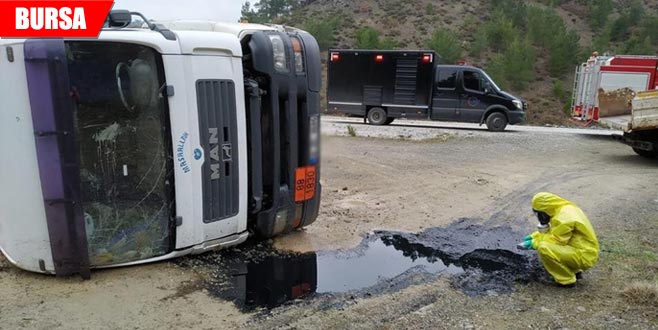 Kimyasal madde taşıyan tanker devrildi