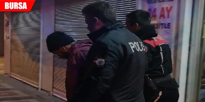 Çatıdan girdi, dolapta yakalandı Çatıdan girdi, dolapta yakalandı