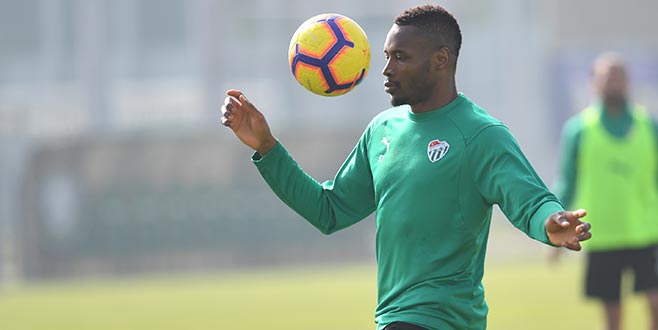 Sakho ayrı takılıyor