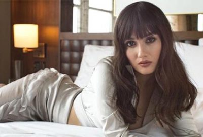 Lavabo pozuyla sosyal medyayı ikiye böldü!