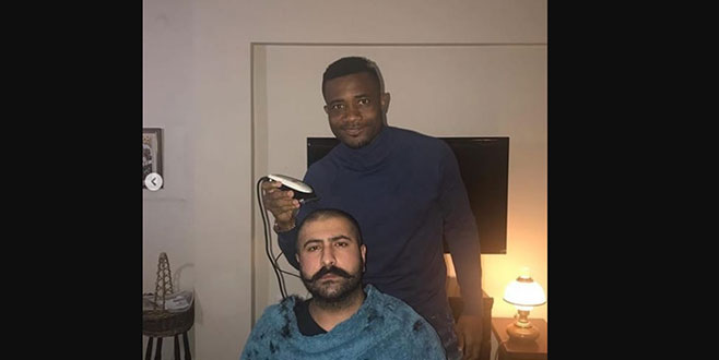 Asker traşı Chedjou’dan