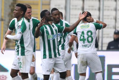 Timsah uzatmada güldü