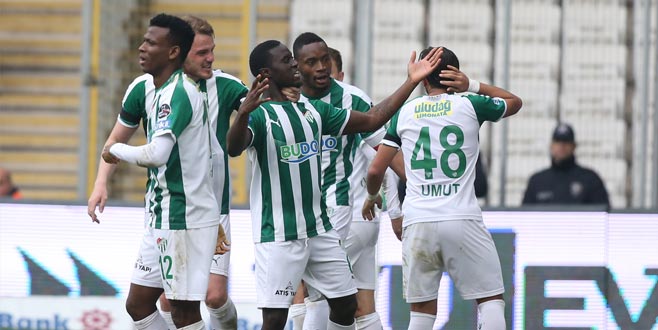 Timsah uzatmada güldü