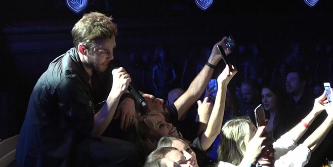 Murat Dalkılıç’a Bursalı hayranlarından yoğun ilgi Murat Dalkılıç’a Bursalı hayranlarından yoğun ilgi