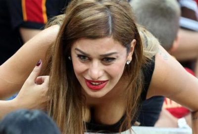 Bebekleri için kesenin ağzını açtı! Araba parasına oyuncak