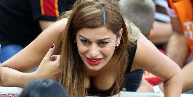 Bebekleri için kesenin ağzını açtı! Araba parasına oyuncak