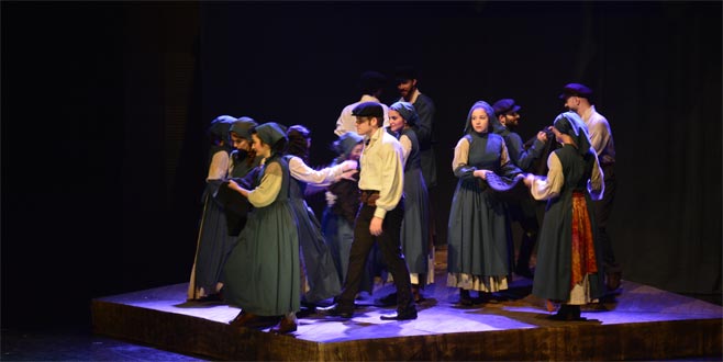 ‘Sefiller’ müzikali Bursa’da sahnelendi ‘Sefiller’ müzikali Bursa’da sahnelendi