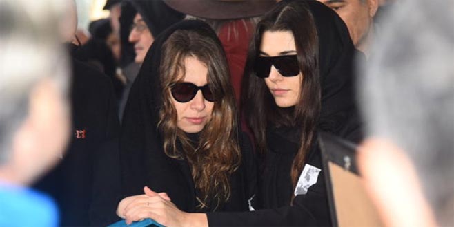 Zor günlerin ardından; Gamze Erçel, Hande Erçel’i paylaştı! Zor günlerin ardından; Gamze Erçel, Hande Erçel’i paylaştı!